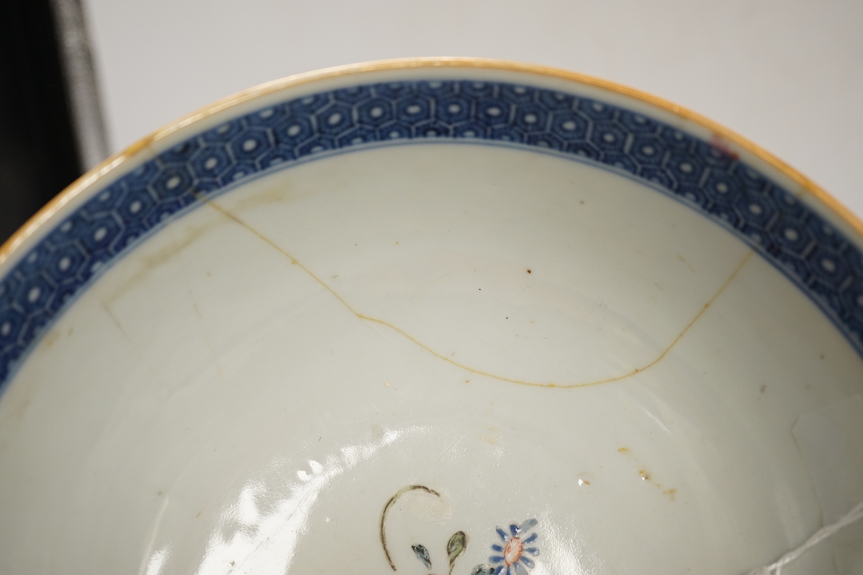 A Chinese famille rose vase and bowl, Qianlong period, bowl 20cm diameter